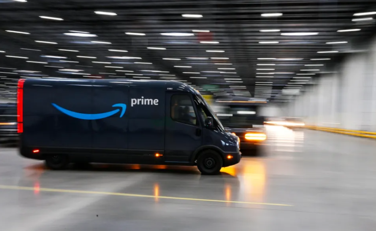Behind the Smile: Unveiling the Logistics Magic of Amazon’s Courier Network